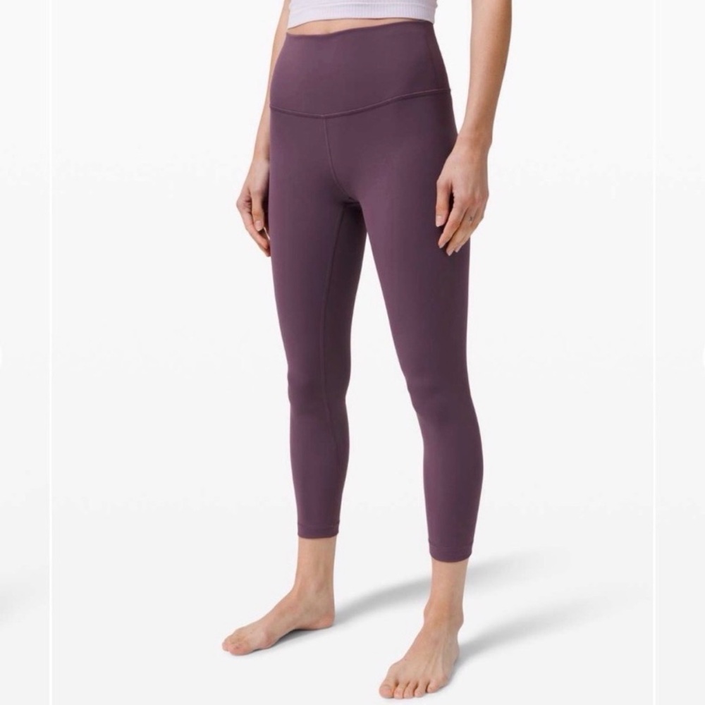 Lululemon Wunder Under High-Rise Tight 25" Luon
Black Currant size 8